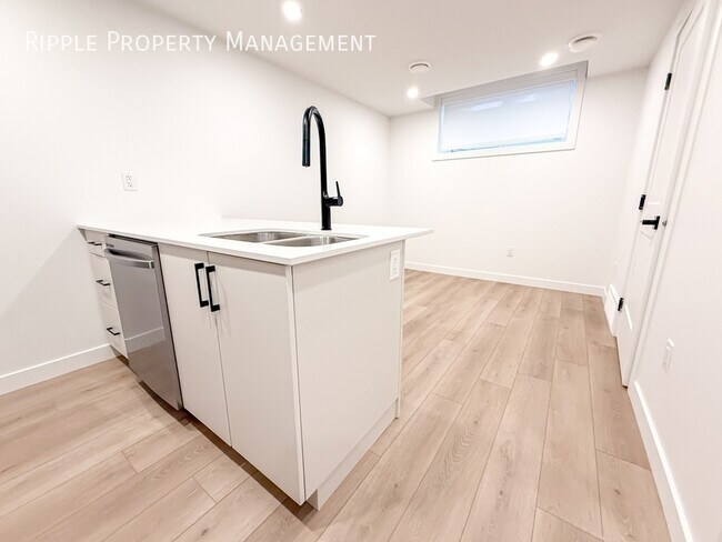 Photo du bâtiment - Modern 1 Beds, 1 Baths Basement/Lower | No Pets Allowed