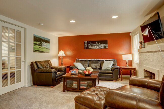 Living Room - 1004 E Ohio Ave