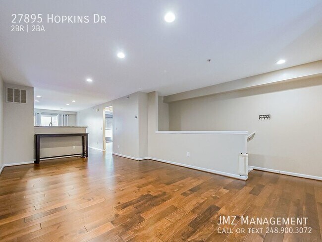 Building Photo - Welcome to this Charming 2-Bedroom, 2-Bath...
