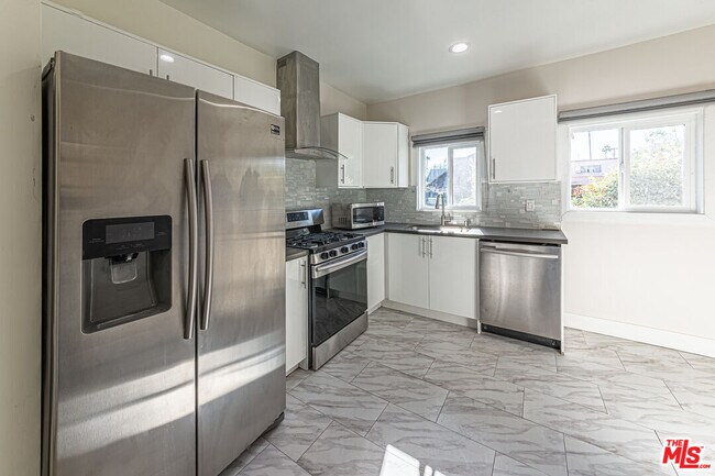 Foto del edificio - 801 Alexandria Ave