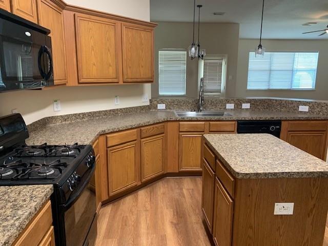 Foto del edificio - 15530 Anton Dr