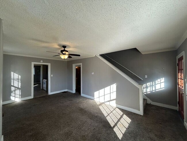 Building Photo - 2664 Kimball Ave