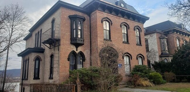 Building Photo - 226 Montgomery St
