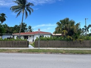Building Photo - 523 S 16th Ave