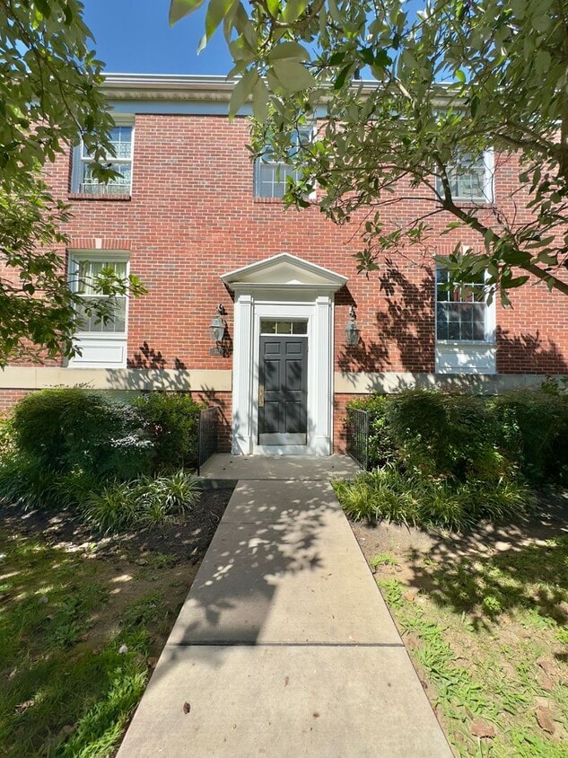Charming and Spacious One Bedroom in Homel... - Charming and Spacious One Bedroom in Homel...