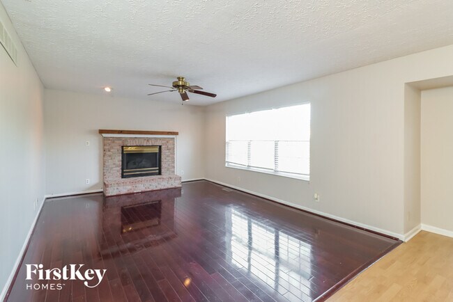 Building Photo - 3574 Lakewood Ct