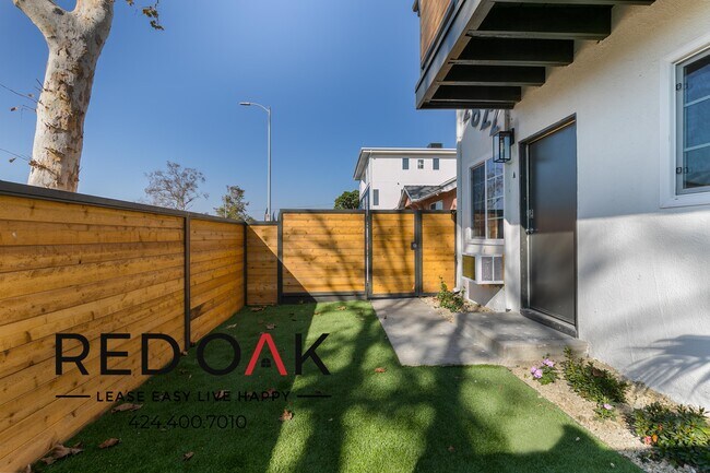 Foto del edificio - ~1 Month FREE~ Incredible One Bedroom Feat...