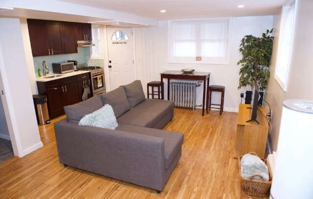 Foto principal - 693 E 38th St