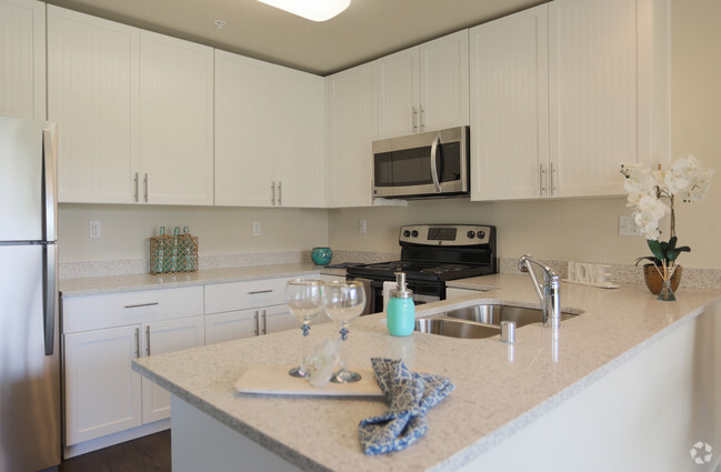 Model Home Kitchen - Arcadia Crossing