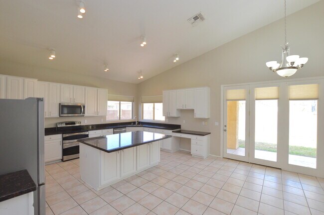 Building Photo - 230 E Appaloosa Ct