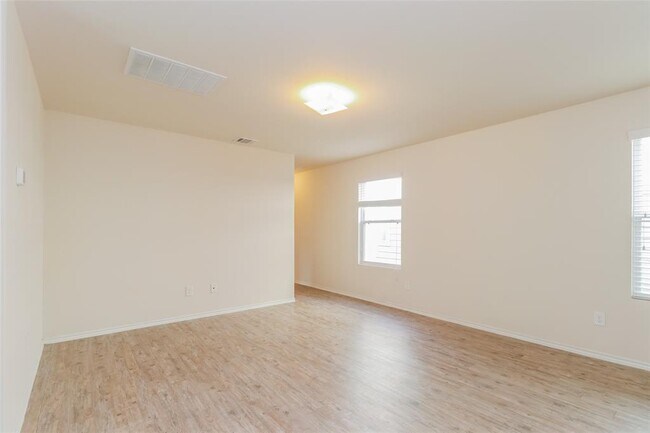 Building Photo - 409 N Meadows Dr