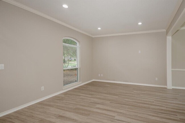 Building Photo - 22 Windfern Pl