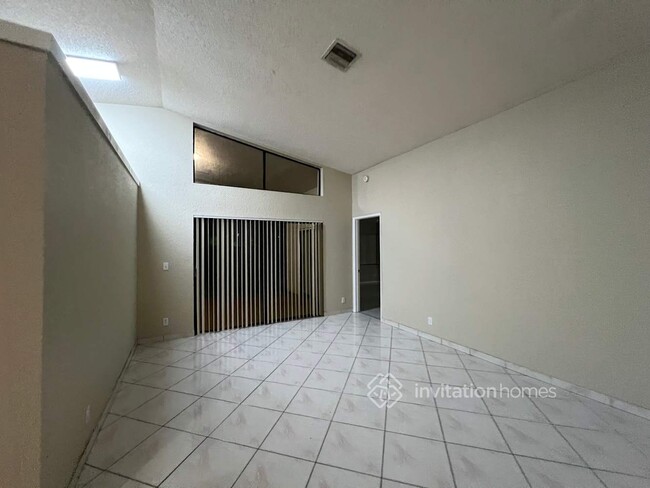 Foto del edificio - 10663 NW 32nd Ct