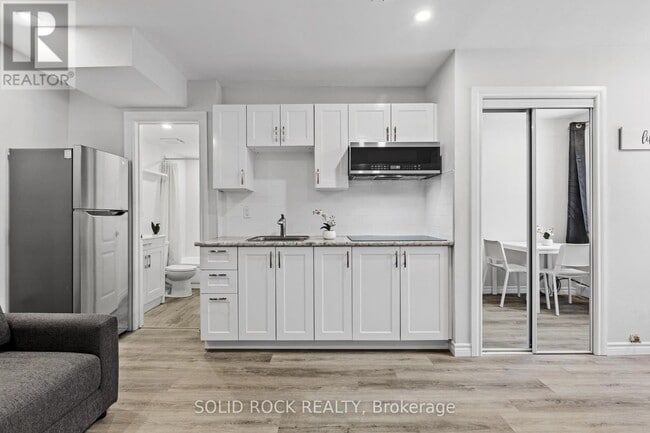 Building Photo - 228 Lebreton St N
