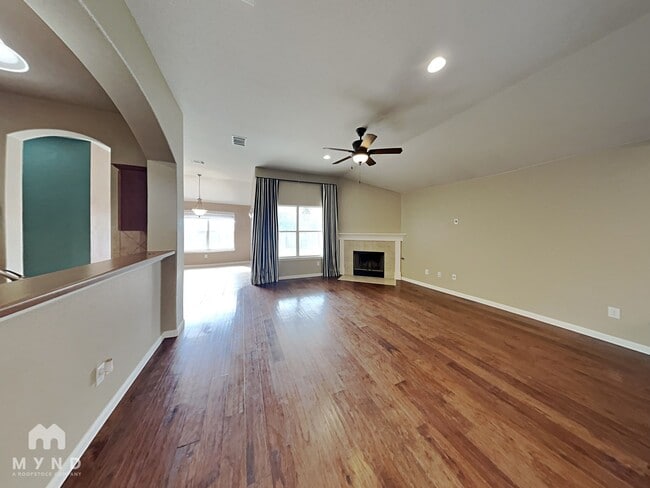 Foto del edificio - 333 Hidden Brook Ln