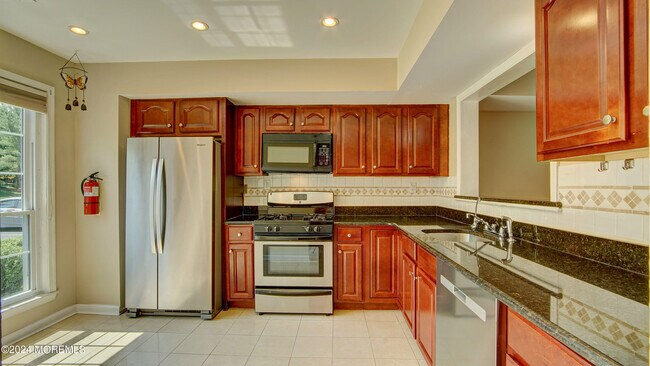 Building Photo - 24 Vassar Pl