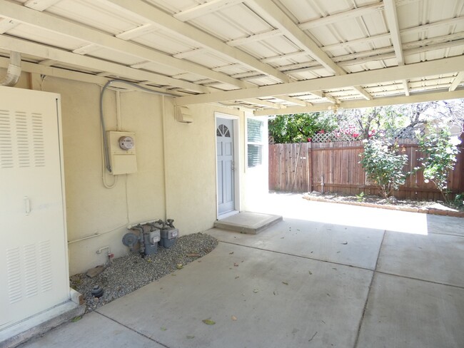 Building Photo - Private In-law unit close to downtown!