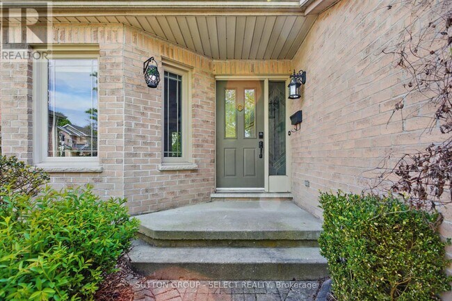 Building Photo - Oakridge Beauty!    3 Bdrm WHOLE Home Rent...