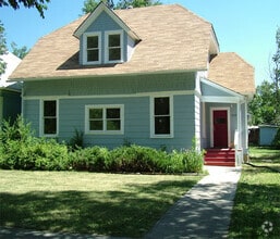 Building Photo - 1628 W Pikes Peak Ave