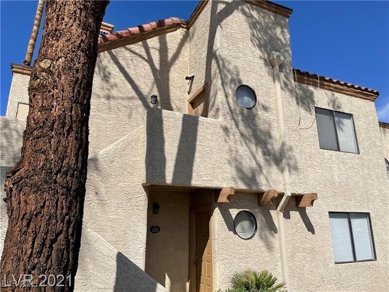 Primary Photo - 2964 Juniper Hills Blvd