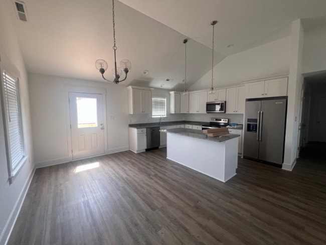 Building Photo - 302 Indian Dr