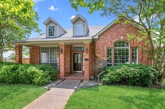 Building Photo - 1404 Honey Locust Dr