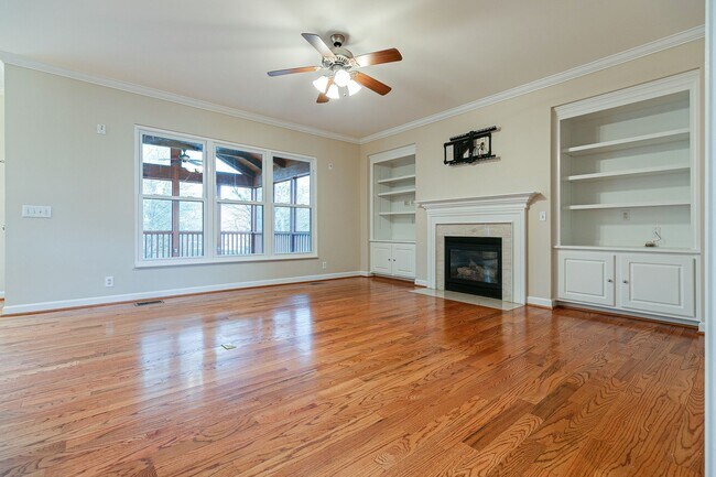 Building Photo - 808 Callahan Pl