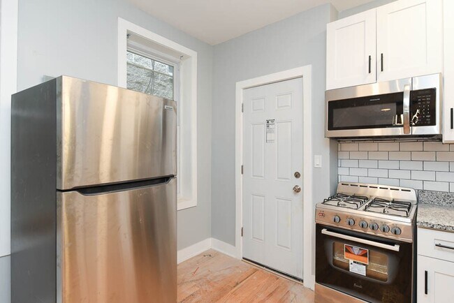 Foto del edificio - 1624 W Beach Ave