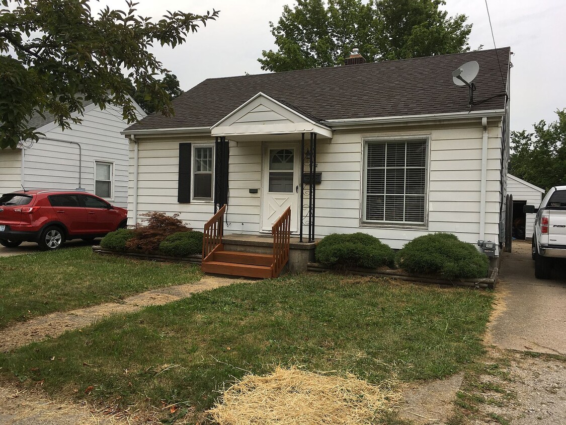 1202 W Mt Hope Ave, Lansing, MI 48910 House for Rent in Lansing, MI