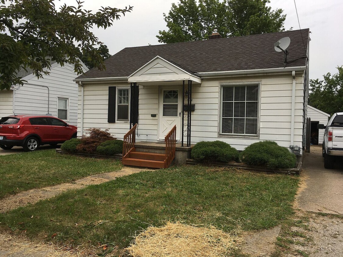 1202 W Mt Hope Ave, Lansing, MI 48910 House for Rent in Lansing, MI