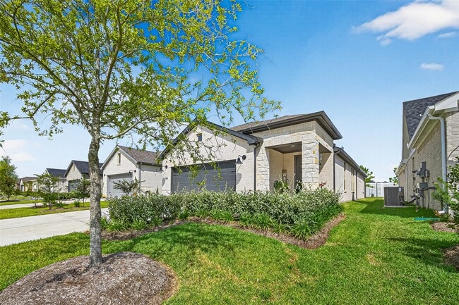 Building Photo - 8047 Prospect Dr