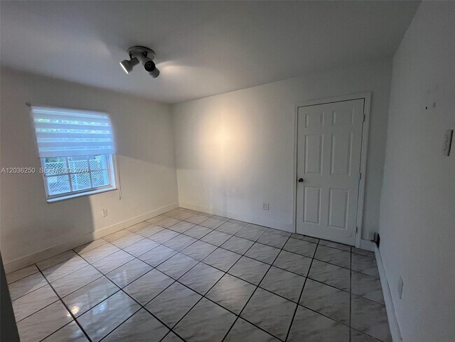 Foto del edificio - 3244 SW 3rd St