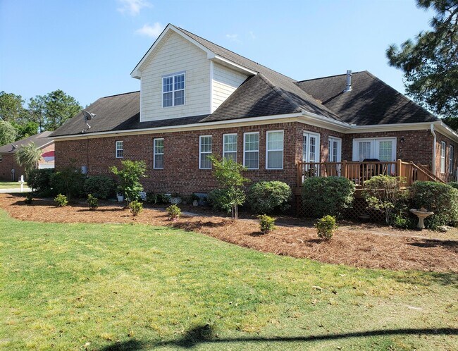 Foto del edificio - 7805 Cypress Island Dr