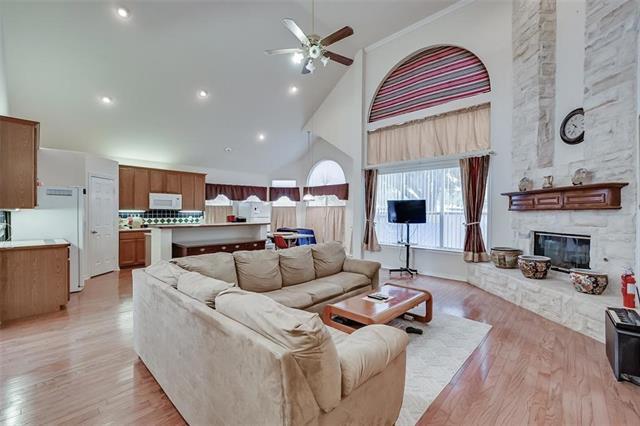 Foto del edificio - 5701 Christy Ln