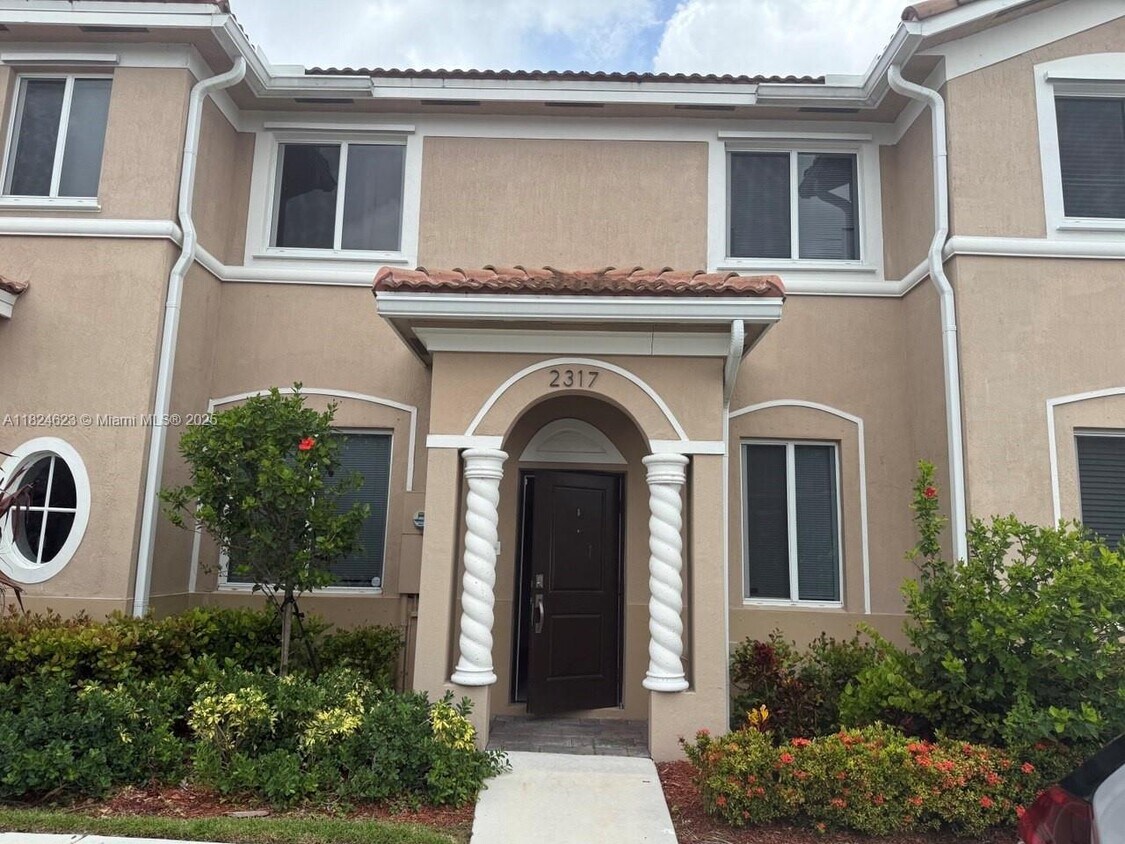 Foto principal - 2317 SE 10th St
