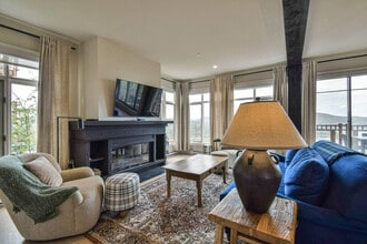 Building Photo - 170 Chem. au Pied de la Montagne