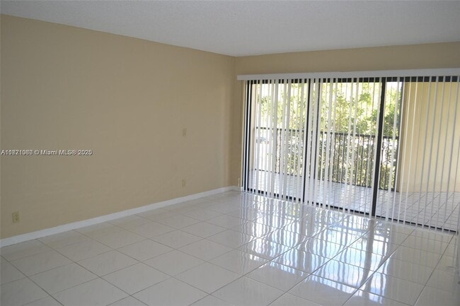 Building Photo - 491 Racquet Club Rd