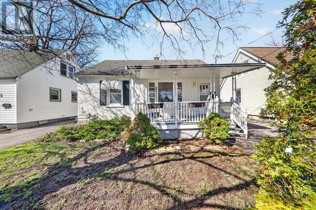 Photo du bâtiment - 61 Adelaide St S