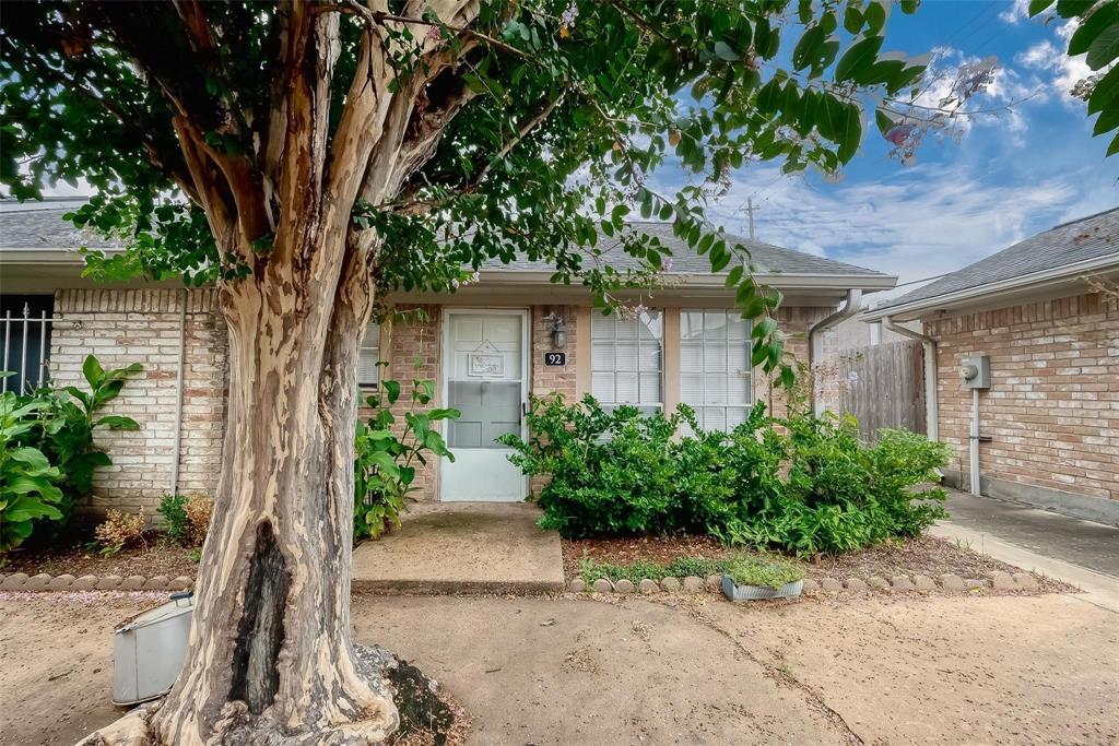 Foto principal - 1016 E Tri Oaks Ln