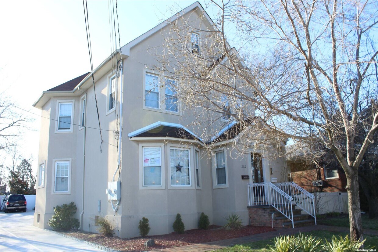 Primary Photo - 282 N Central Ave