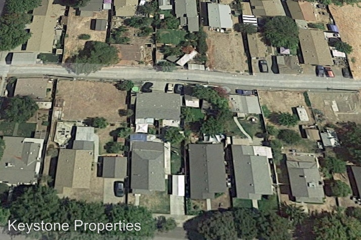 Primary Photo - 212 S 4th St