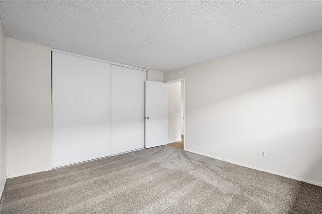 Building Photo - 2228 Lincoln Ave