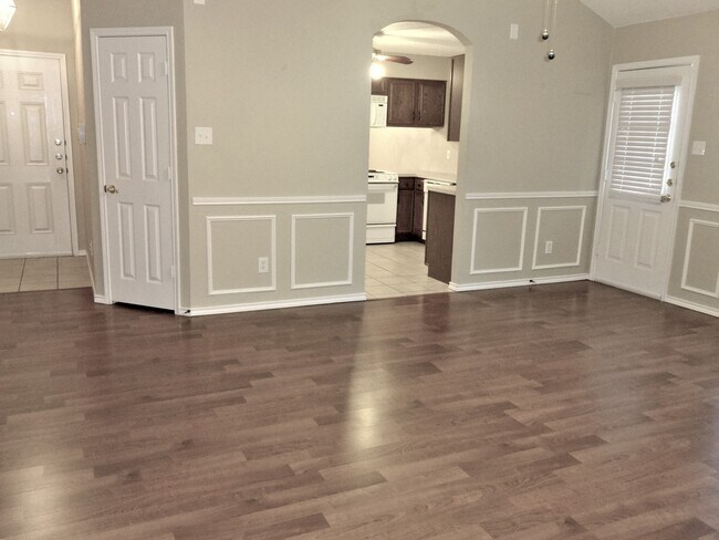 Foto del edificio - 641 Raven Dr