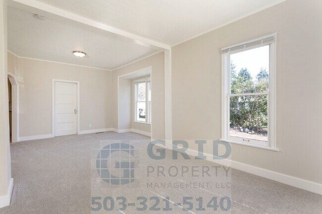 Building Photo - Two Bedroom Craftsman Home Available in th...