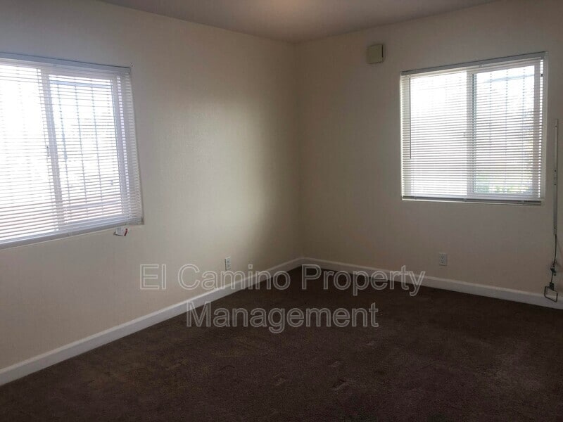 Building Photo - 338 E 83rd St