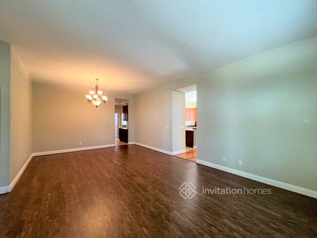 Foto del edificio - 1118 Lawrence Ln