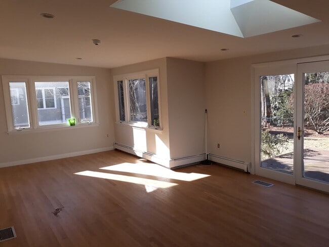 Building Photo - 133 Winslow Rd