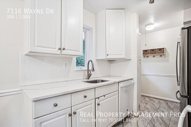 Building Photo - 7116 Wayne Dr