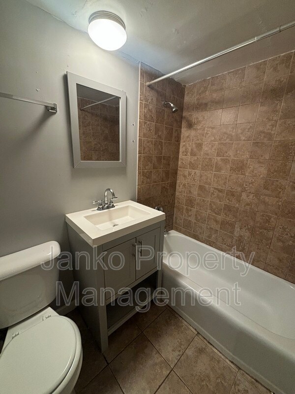 Foto del edificio - 3351 Commercial Ave