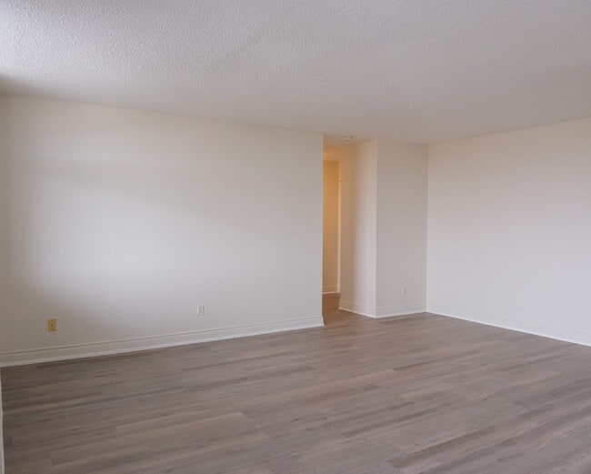 Building Photo - Tiffany Hill